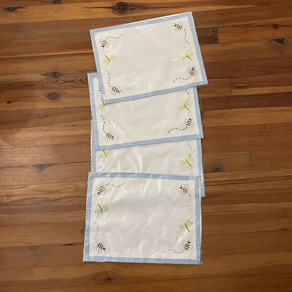 Home Presents Bugs White Place Mats Set of 8 NEW Embroidered Bee Dragonfly 2003 - Picture 3 of 9